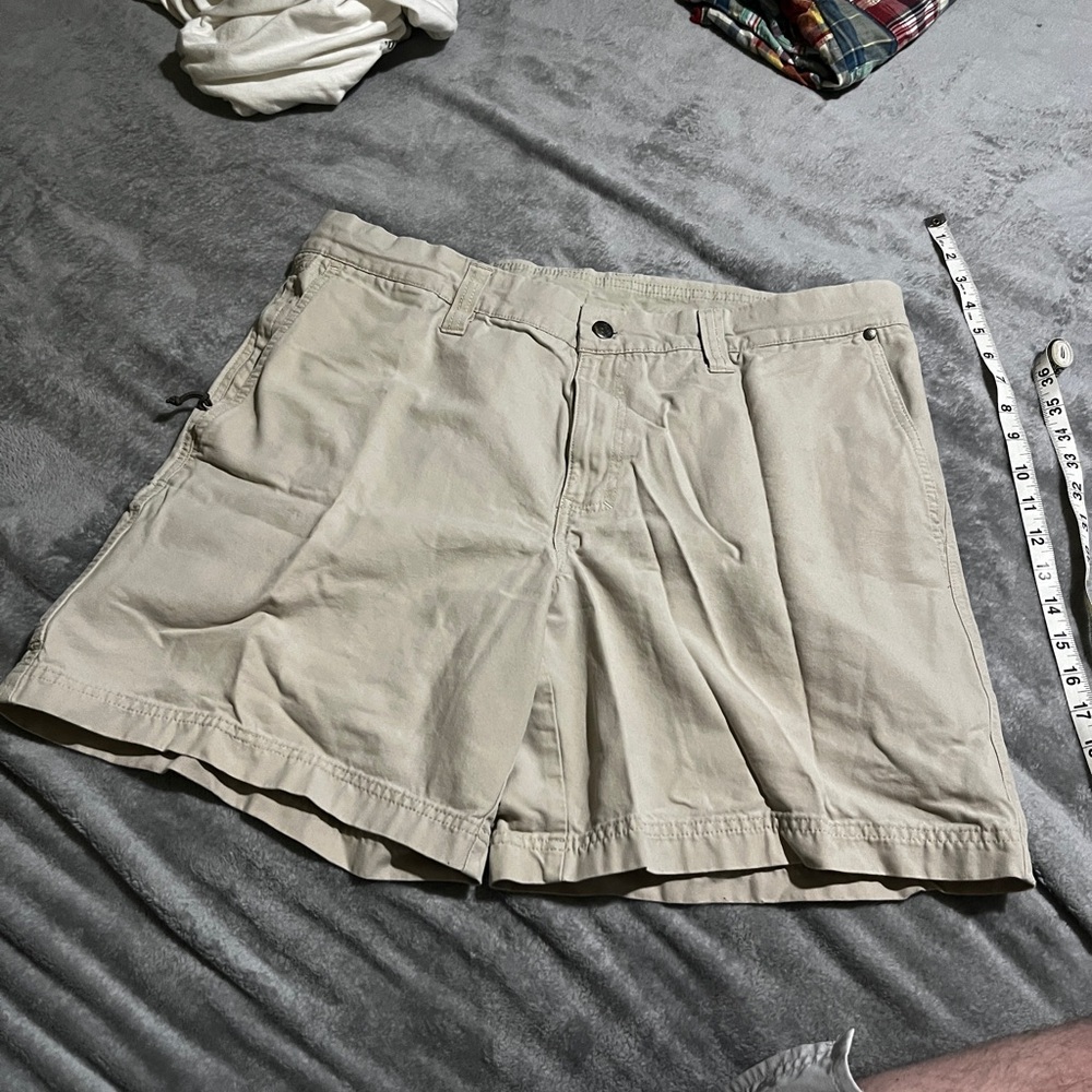 Columbia Khaki casual men’s shorts size 38w 8L